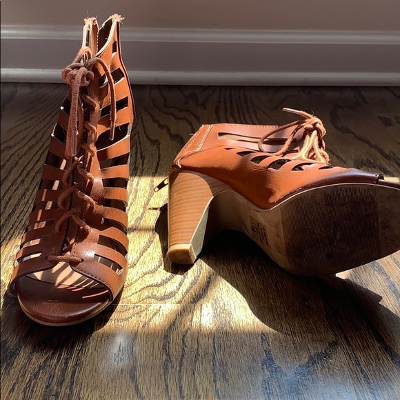 Caged heels - Picture 2 of 3